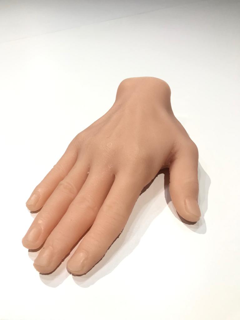 Mano Piel Sintetica
